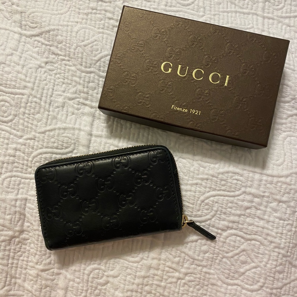 Embossed leather Gucci card holder/coin purse